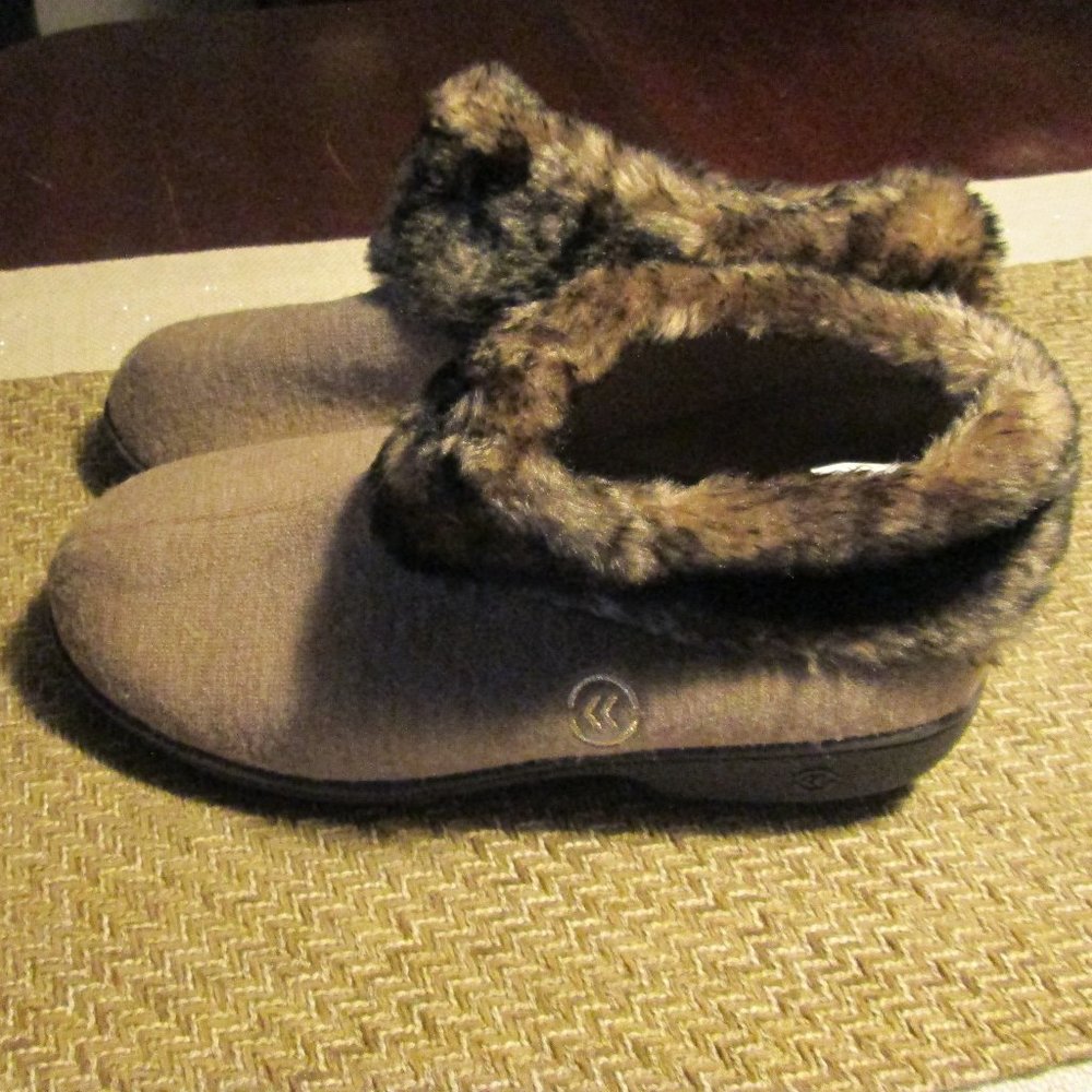 Isotoner Tan & Brown Faux Fur Cuffed Bootie Boot Slippers 8.5/9 Machine Washable